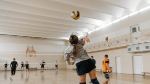 Teknik Dasar dan Strategi Menang dalam Permainan Voli