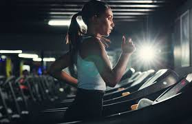 Lari Pagi Pakai Kacamata Pintar: Tren Olahraga ‘Gamifikasi Jalanan’ yang Bikin Kalori Terbakar Tanpa Terasa