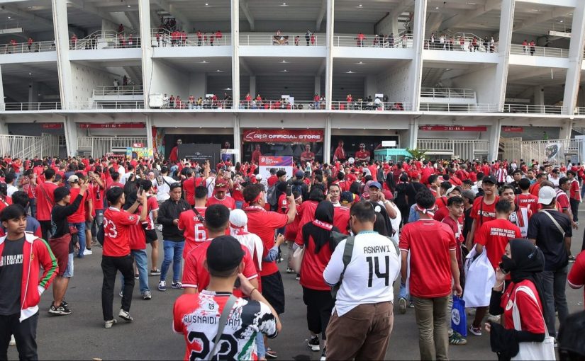 Stadion Sepi Bukan Karena Tim Kalah, Tapi Suporter Milenial Lebih Pilih Nonton di TikTok: Matinya Budaya Datang Langsung ke Stadion